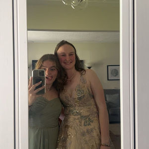 Meet your Posher, Elizabeth